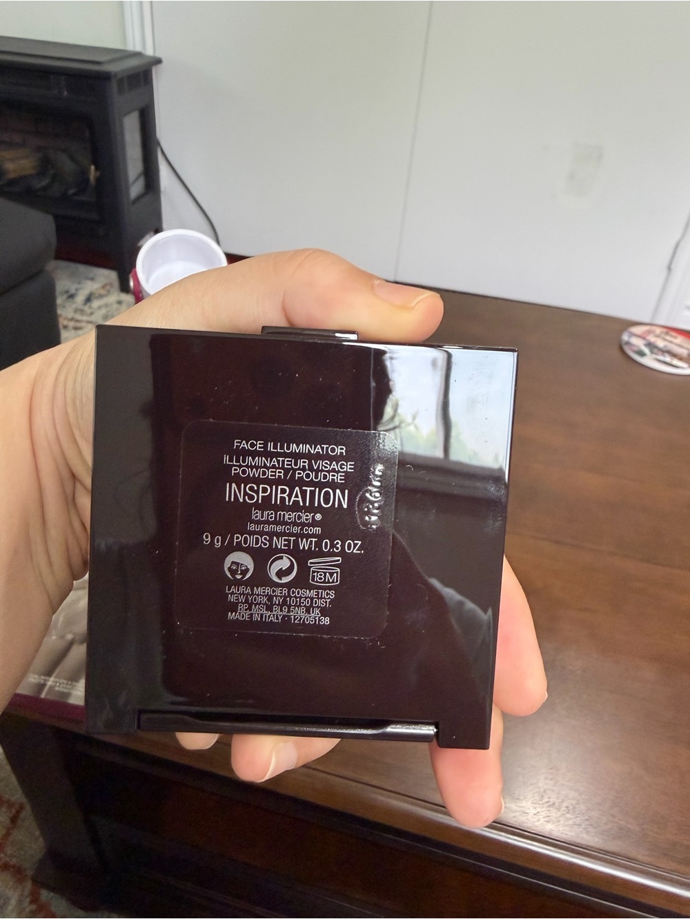 laura mercier Face Illuminator Powder - Deep Brown Packaging - Picture 6 of 8